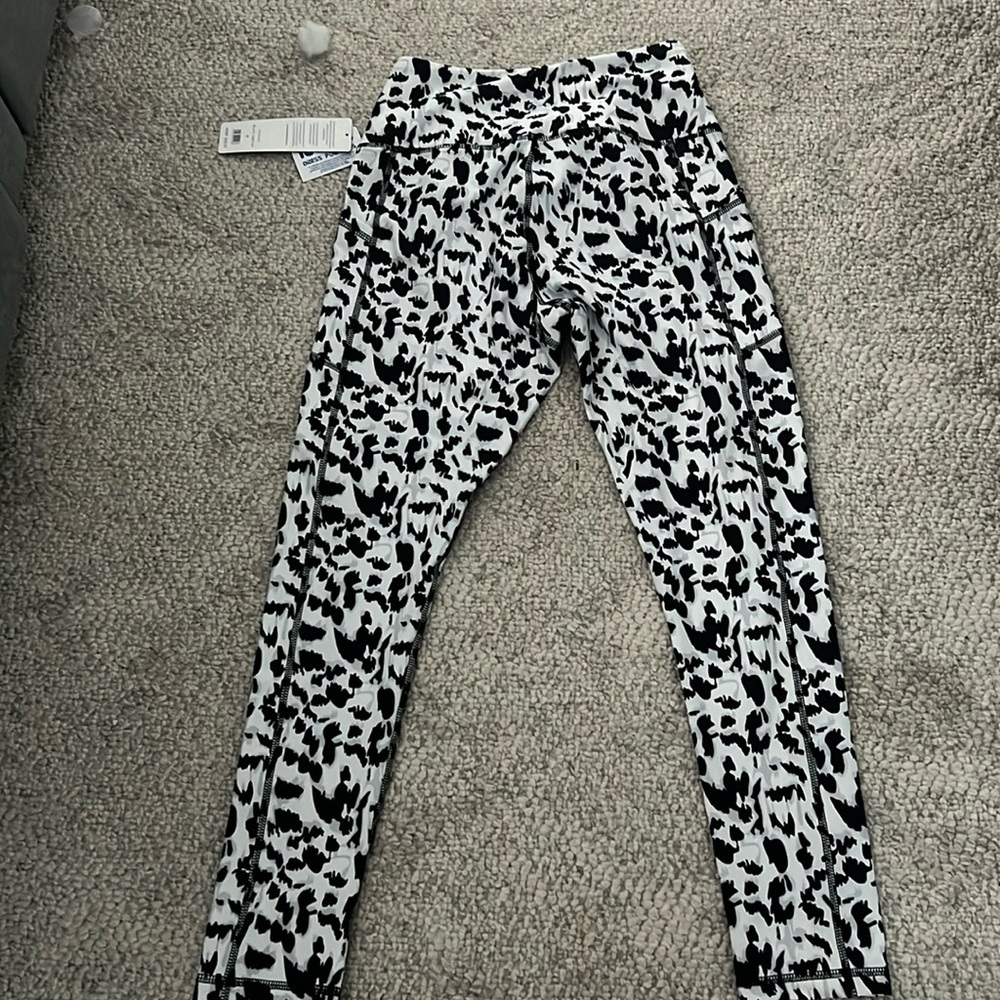 NEVER BEEN WORN! Medium Black and White cheetah leggings VA Core brand